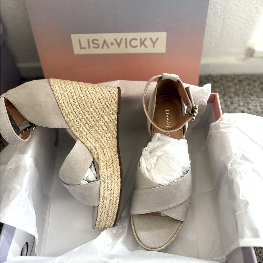 NEW! Lisa Vicky Gemi-V Grey Suede Platform Wedge Sandal size 7 1/2M